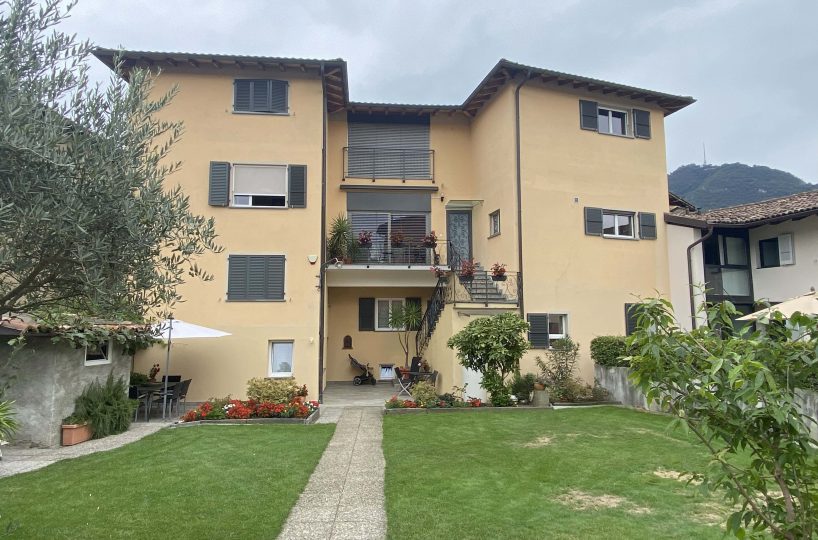 casa a Collina d'Oro